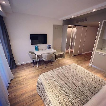 Gq Apartments On First Line Batumi Bagian luar foto