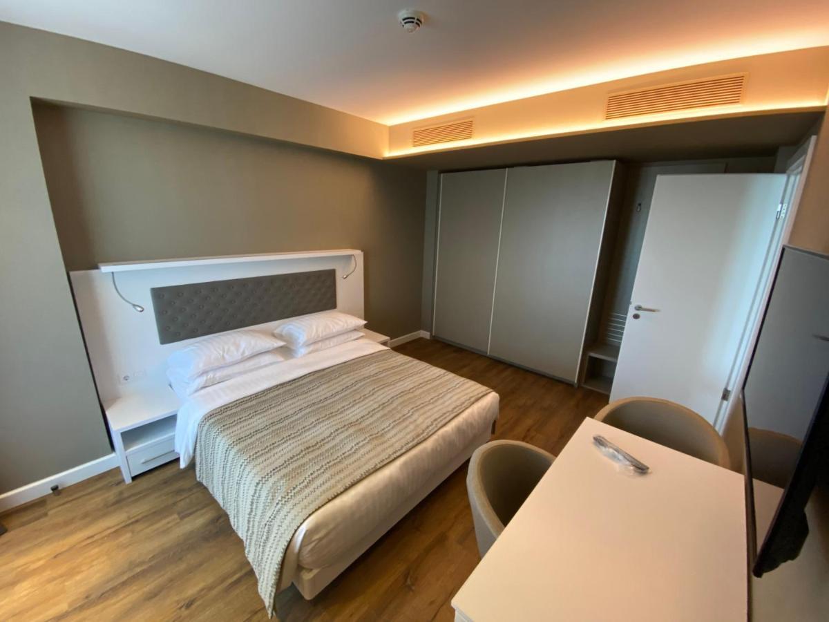Gq Apartments On First Line Batumi Bagian luar foto