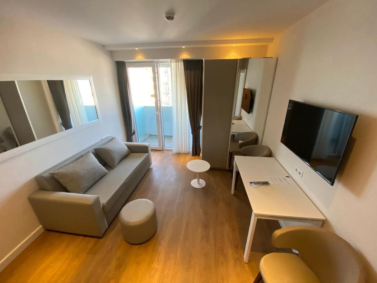 Gq Apartments On First Line Batumi Bagian luar foto