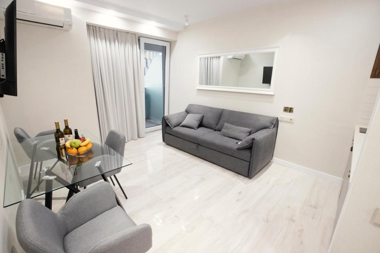 Gq Apartments On First Line Batumi Bagian luar foto
