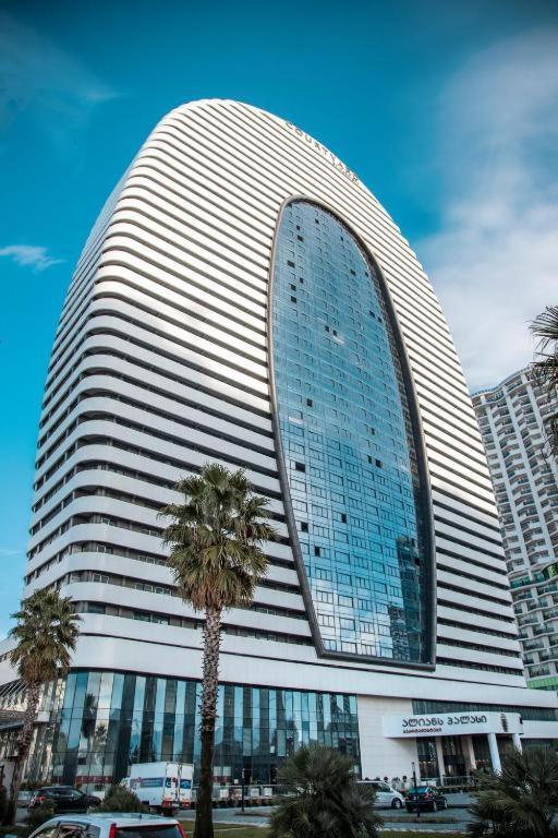 Gq Apartments On First Line Batumi Bagian luar foto