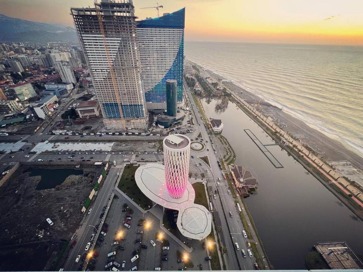 Gq Apartments On First Line Batumi Bagian luar foto