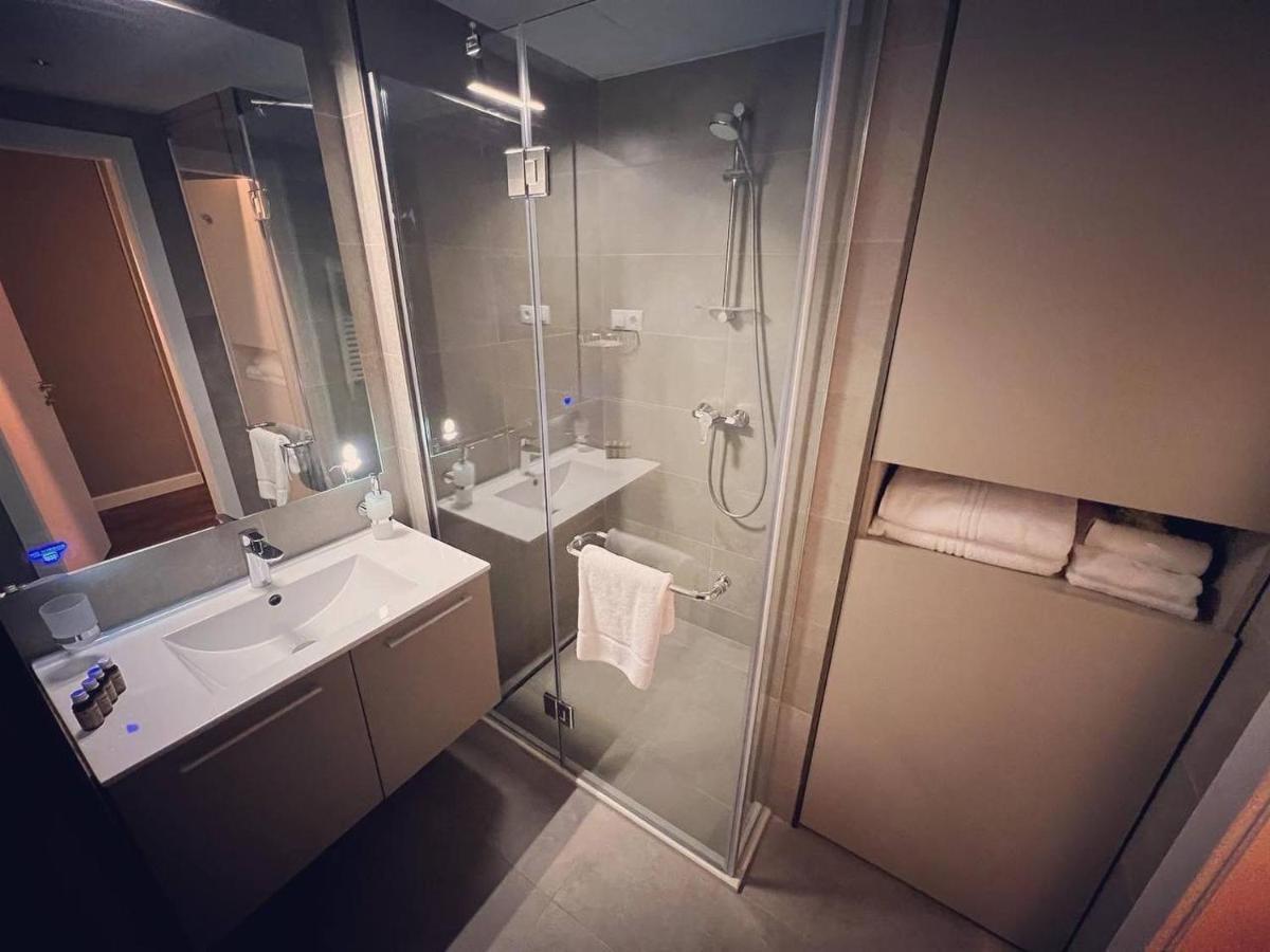 Gq Apartments On First Line Batumi Bagian luar foto