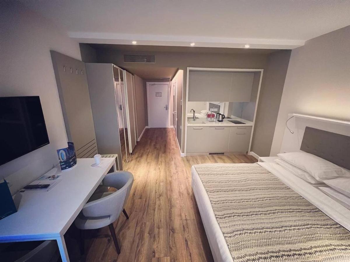 Gq Apartments On First Line Batumi Bagian luar foto