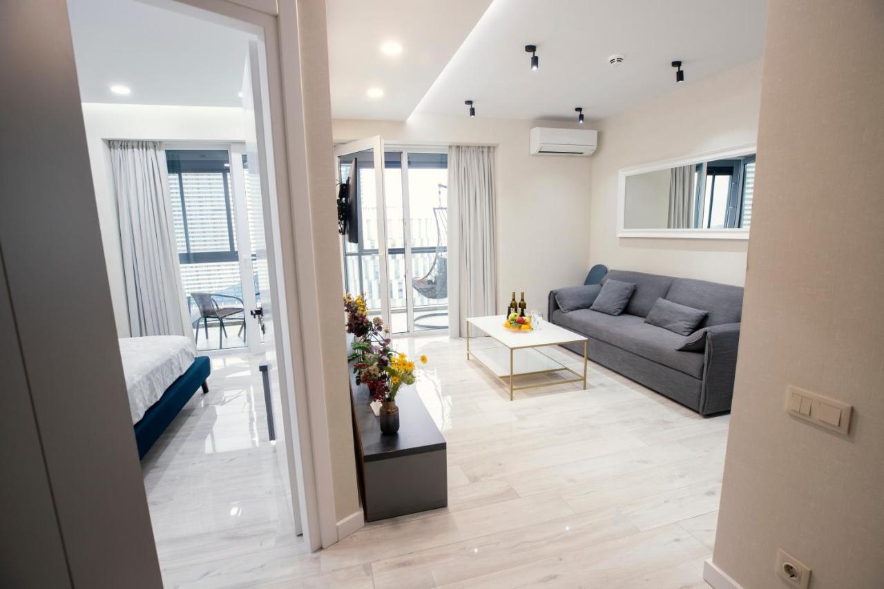 Gq Apartments On First Line Batumi Bagian luar foto